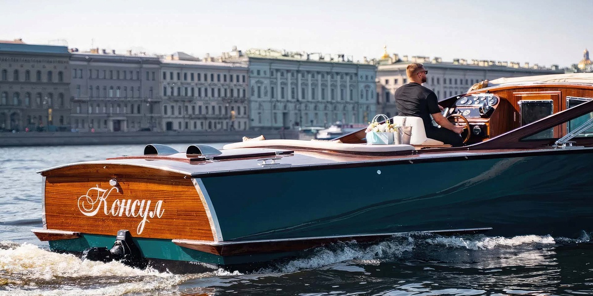 Аренда катера премиум класса Консулв Санкт-Петербурге